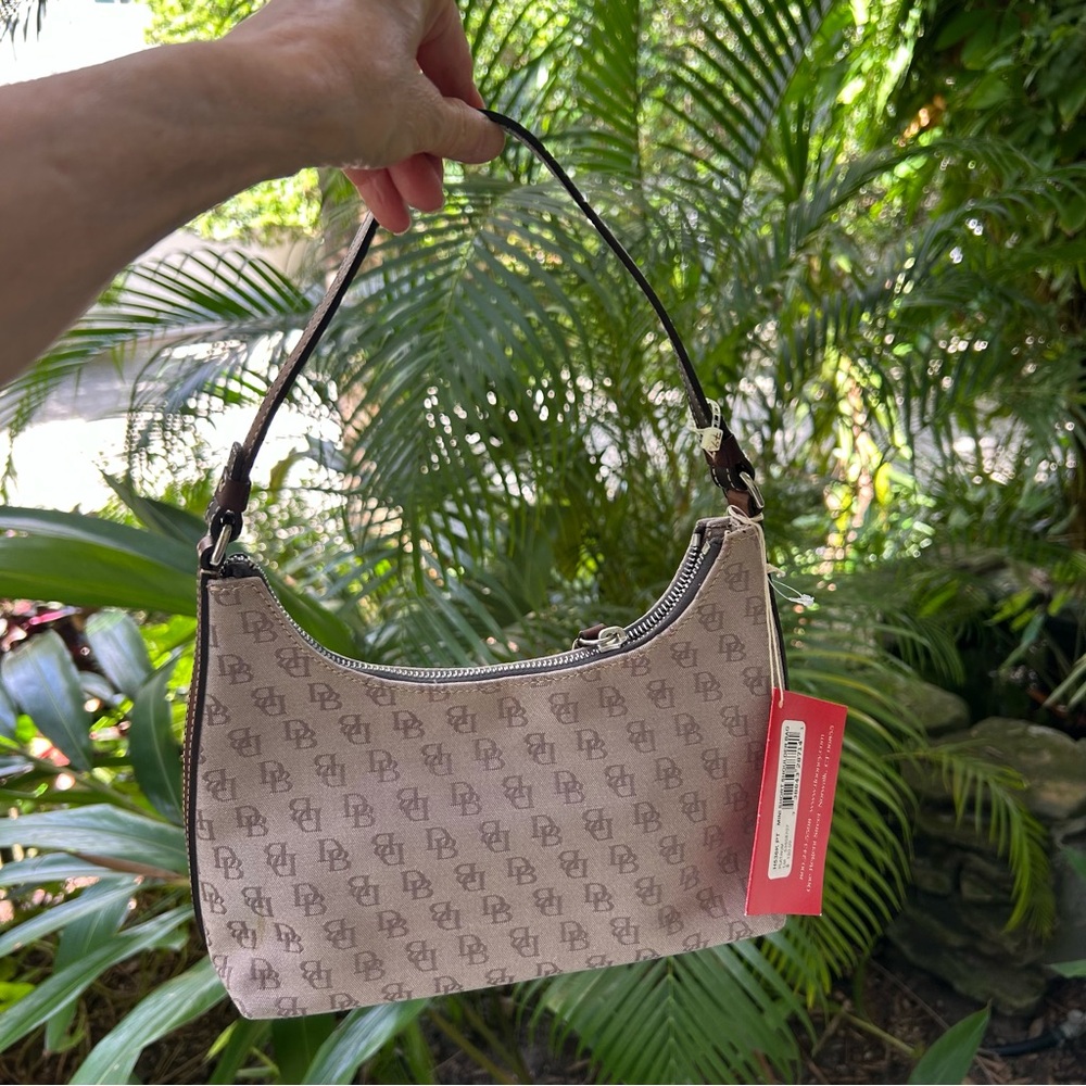NWT DOONEY & BOURKE
MINI SHORT SHOULDER BAG